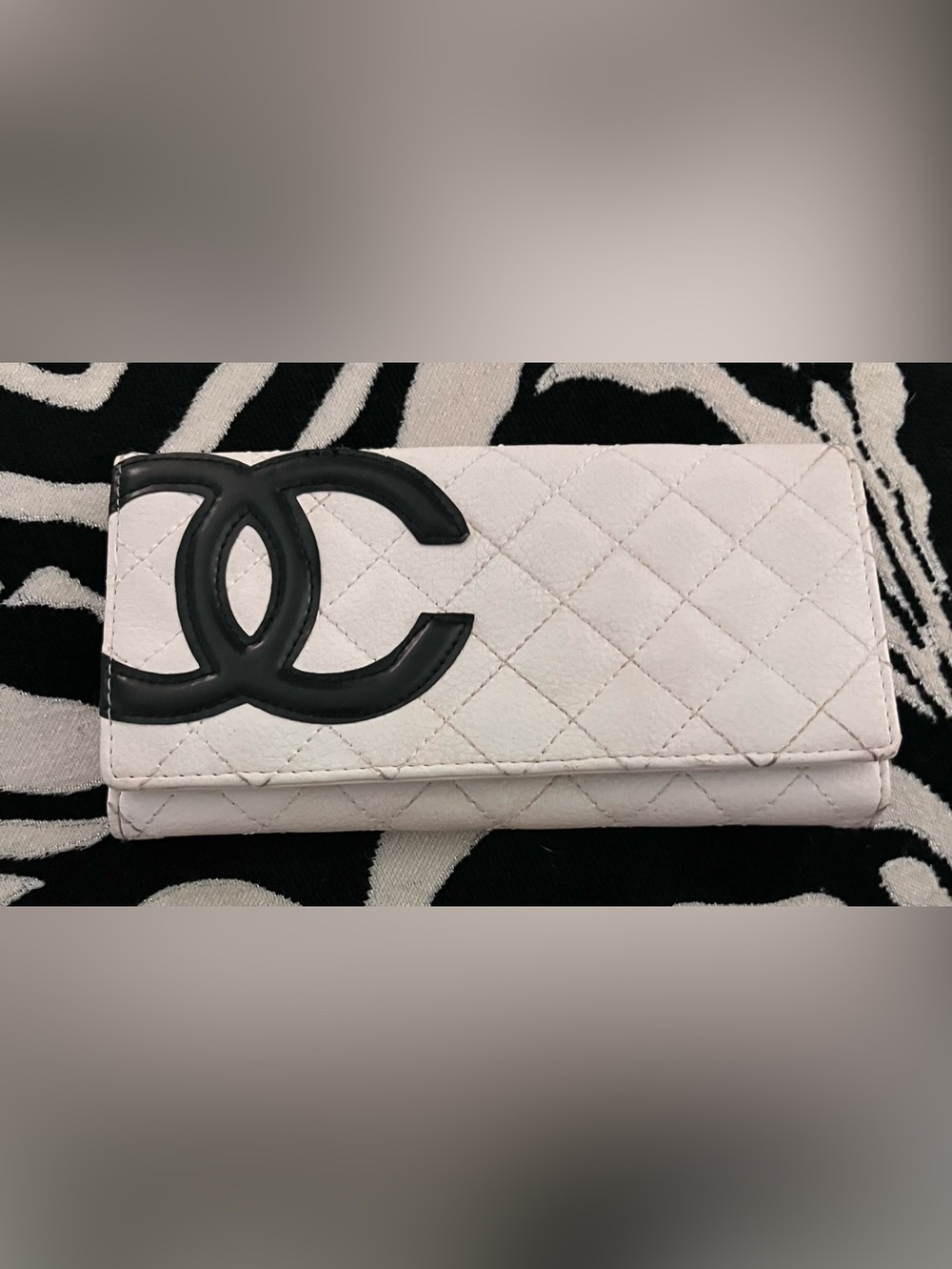 White Quilted Wallet with Black CC Emblem in excellent condition ❤️
